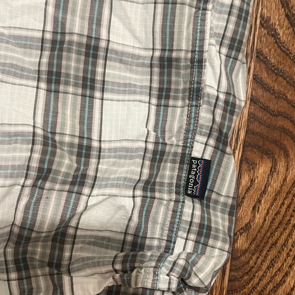 Patagonia Organic Cotton Short Sleeve Button Down Shirt - Picture 3 of 4